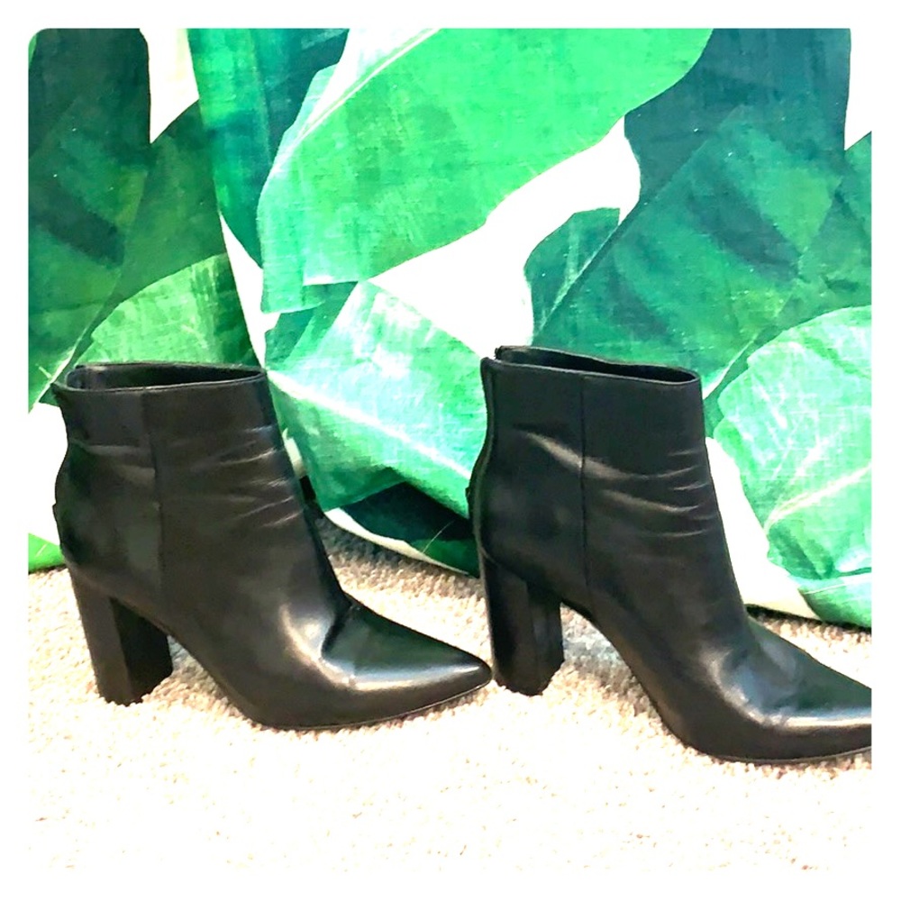 Black pointe booties